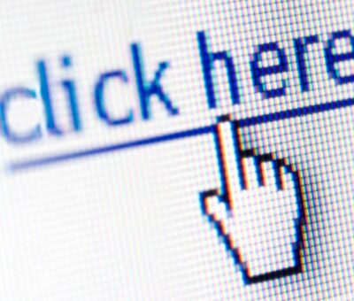 Should You Add a / After a Hyperlink?